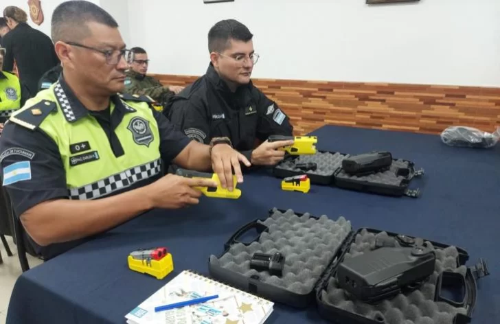 Tucumán avanza en la capacitación para el uso de pistolas Taser