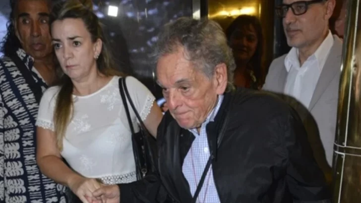 Familiares, amigos y celebridades dan el último adiós a Antonio Gasalla en el Teatro Maipo Familiares, amigos y celebridades dan el último adiós a Antonio Gasalla en el Teatro Maipo