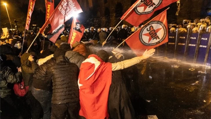 Crisis en Turquía: ¿La caída de Erdoğan empieza a escribirse en Estambul?