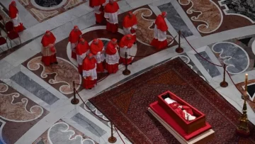 El féretro del papa Francisco se cerrará hoy