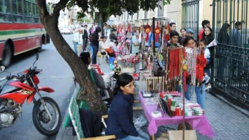 Tras el intento de desalojo en El Bajo, el municipio promete ordenar la venta callejera Tras el intento de desalojo en El Bajo, el municipio promete ordenar la venta callejera