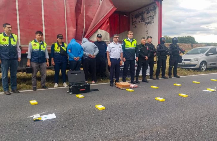 La Policía de Tucumán secuestró 21 kilos de cocaína de alta pureza en un operativo sobre Ruta 9