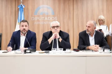 La reforma laboral y la polémica sobre el aporte sindical marcan la agenda en el Congreso a días del paro convocado por la CGT. La reforma laboral y la polémica sobre el aporte sindical marcan la agenda en el Congreso a días del paro convocado por la CGT.