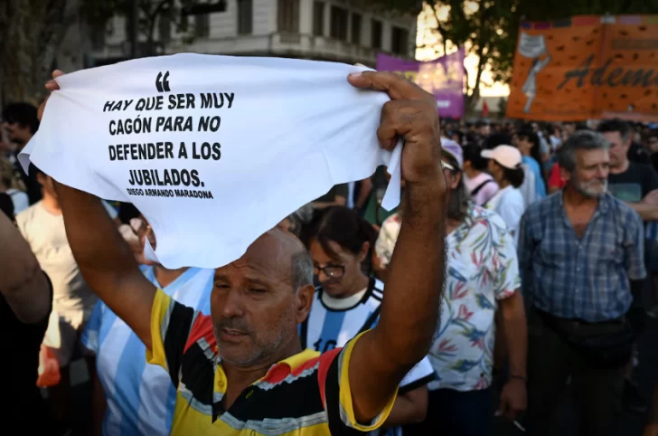 Jubilados y fuerzas de seguridad protagonizan nueva protesta frente al Congreso