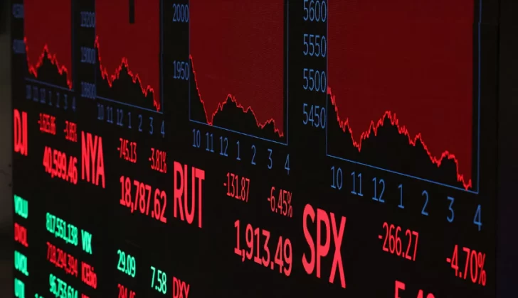 Las acciones argentinas caen hasta 15% en Wall Street y se dispara el riesgo país