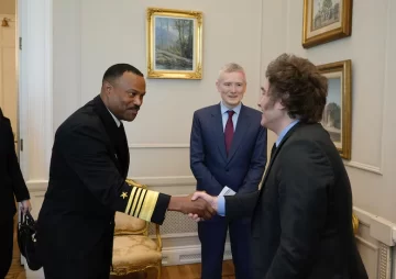 Javier Milei se reunió con el jefe del Comando Sur en Casa Rosada y acordaron profundizar la cooperación militar