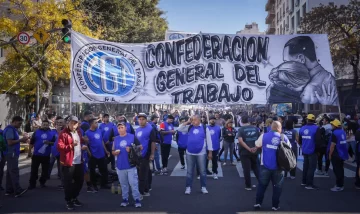 Marcha de la CGT por el Día de los Trabajadores: “No puede haber libertad de precios y paritarias pisadas” Marcha de la CGT por el Día de los Trabajadores: “No puede haber libertad de precios y paritarias pisadas”
