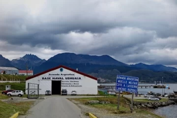 basenaval.jpg_159868556-728x487