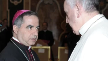 Cardenal condenado por corrupción finalmente se bajó del cónclave: la decisiva carta de Francisco