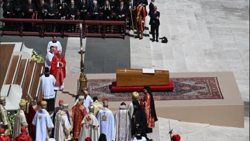 Emotivo y multitudinario último adiós al Papa Francisco, que ya descansa en la basílica de Santa María la Mayor