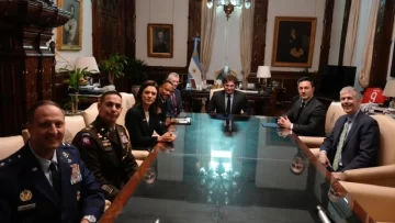 Milei recibió al jefe del Comando Sur de Estados Unidos en la Casa Rosada