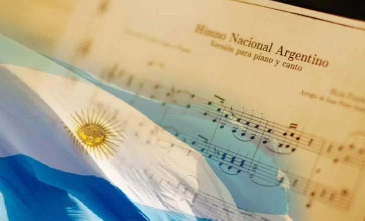 Por qué se celebra hoy el Día del Himno Nacional y cómo fue su primera entonación