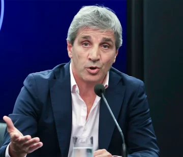 Luis Caputo: “Se terminó la Argentina miserable, regalada en dólares”