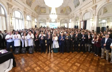 Jaldo presentó el primer Hospital Público Virtual de la Argentina Jaldo presentó el primer Hospital Público Virtual de la Argentina