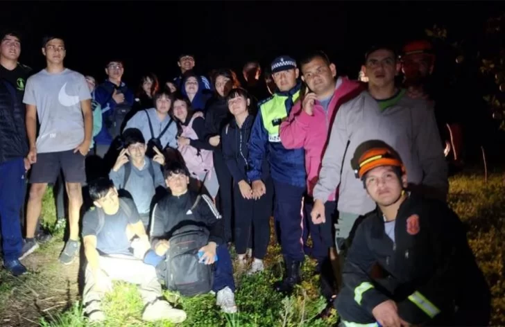 Rescataron a 30 estudiantes que se extraviaron en el Cerro San Javier