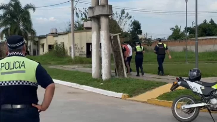 Personal del 911 evitó que un hombre saltara de un poste de tensión eléctrica