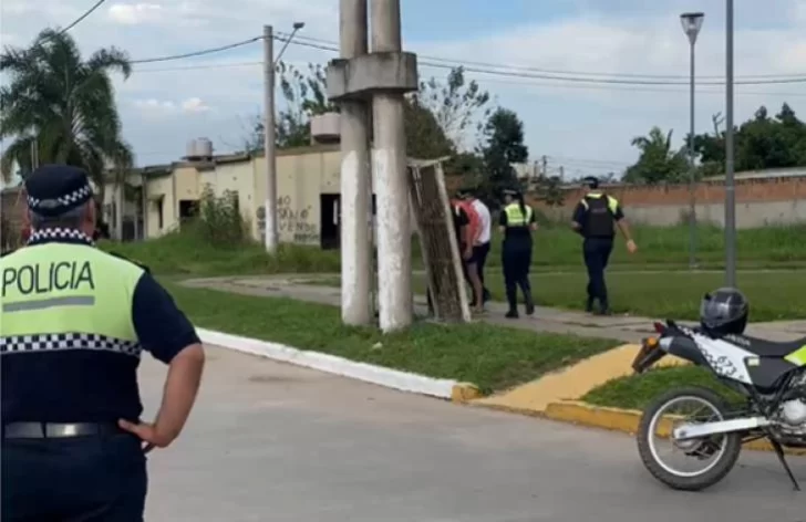 Personal del 911 evitó que un hombre saltara de un poste de tensión eléctrica