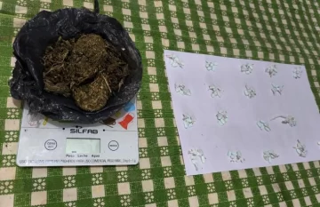 Hallan sustancias prohibidas que fueron arrojadas al penal de Villa Urquiza Hallan sustancias prohibidas que fueron arrojadas al penal de Villa Urquiza