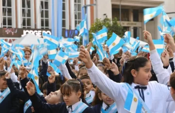 La Provincia conmemora el 215° aniversario de la Revolución de Mayo