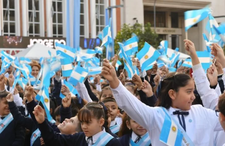La Provincia conmemora el 215° aniversario de la Revolución de Mayo