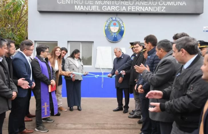 Jaldo inauguró obras y entregó un tractor en Manuel García Fernández