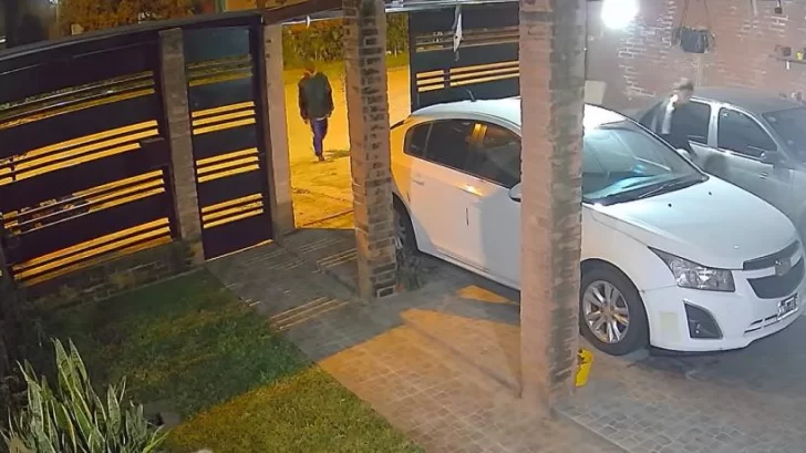 Delincuentes ingresaron a una casa y robaron una moto