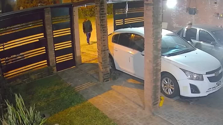 Delincuentes ingresaron a una casa y robaron una moto