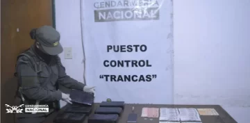Una pasajera intentó deshacerse de 6 kilos de cocaína en el baño de un ómnibus