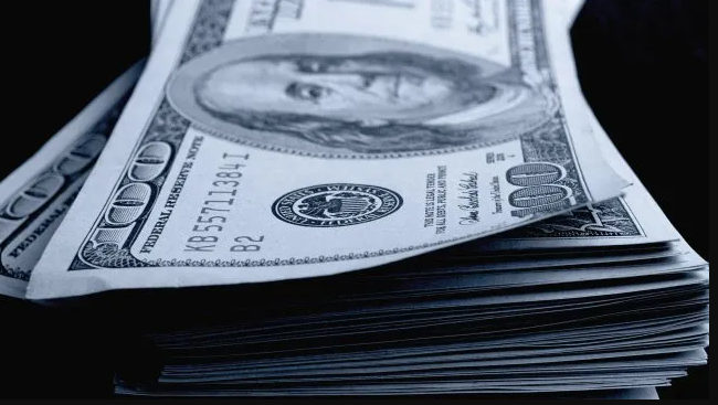 El dólar blue cayó en cuatro de las últimas seis jornadas y se achicó la brecha con el MEP