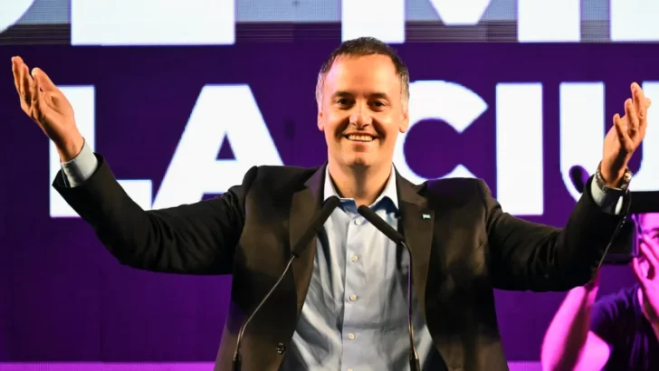 Manuel Adorni aseguró que fueron “infiltrados” los que denunciaron que no les pagaron por ir al acto de cierre