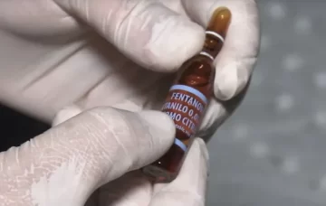 Allanan cinco droguerías por el fentanilo contaminado