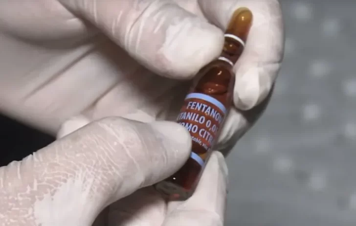 Allanan cinco droguerías por el fentanilo contaminado