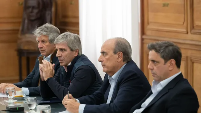 Guillermo Francos y Luis Caputo se reunieron con gobernadores en busca de apoyo de las provincias al “plan colchón”