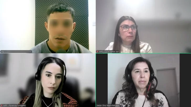 Dejó estacionada la moto en la vereda de un negocio, apareció un delincuente y se la robó