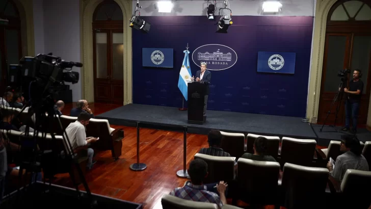 El Gobierno limitó el trabajo de los periodistas en la Casa Rosada: menos acreditaciones y más requisitos