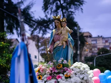 La comunidad salesiana celebra a María Auxiliadora con una gran procesión y misa La comunidad salesiana celebra a María Auxiliadora con una gran procesión y misa