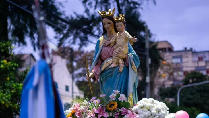 La comunidad salesiana celebra a María Auxiliadora con una gran procesión y misa