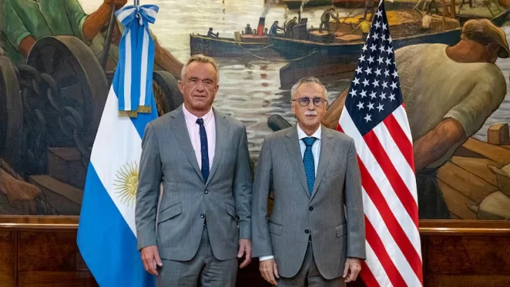 El Gobierno anunció una reforma sanitaria estructural y confirmó la salida de la OMS