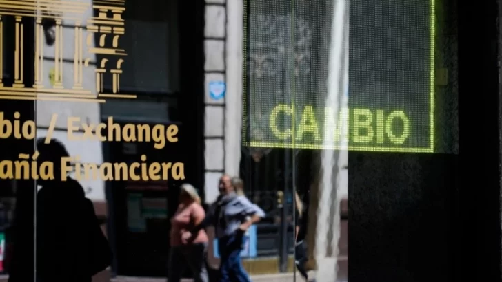 El dólar vuelve a subir y el oficial se acomoda por arriba de los $1.200