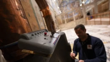 El Vaticano corta señales de celular y radio para blindar el cónclave del nuevo papa El Vaticano corta señales de celular y radio para blindar el cónclave del nuevo papa