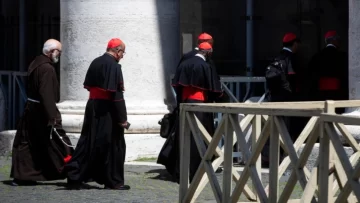 El estricto ceremonial del cónclave que comenzará el miércoles para elegir al nuevo Papa