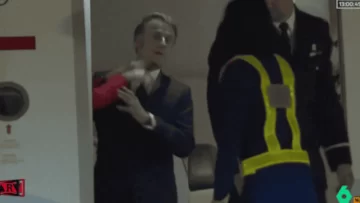 Emmanuel Macron fue abofeteado por su esposa en un avión
