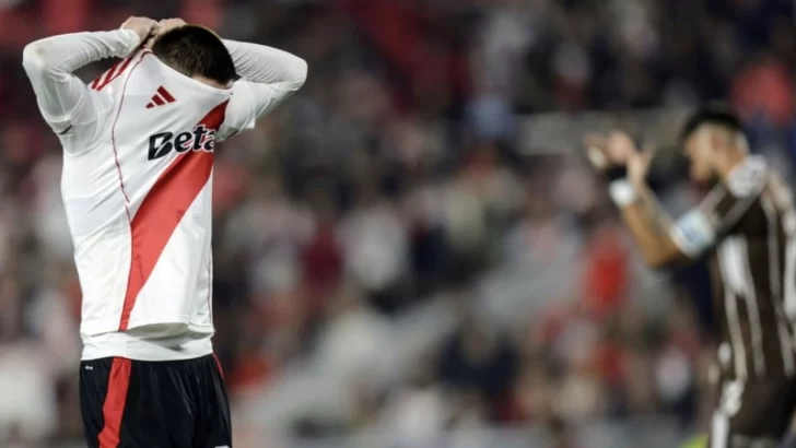 Platense eliminó a River por penales y avanzó a semifinales