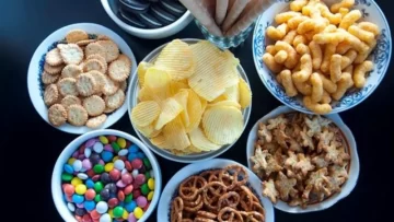 Vinculan los alimentos ultraprocesados con la aceleración de los primeros signos del Parkinson