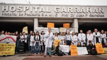 Trabajadores del Hospital Garraham convocaron a una conferencia de prensa