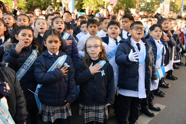Más de 3.300 estudiantes prometieron lealtad a la Bandera
