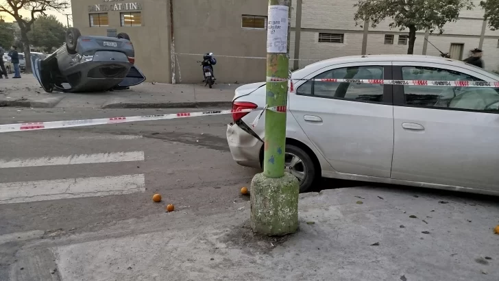Siniestro vial en la esquina de calles España y Rivadavia