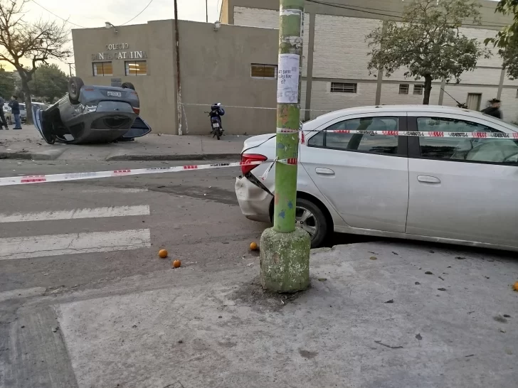 Siniestro vial en la esquina de calles España y Rivadavia