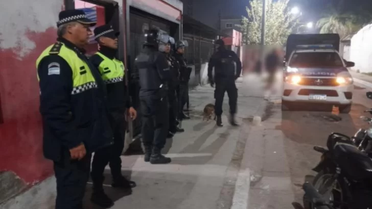Investigando un violento ataque armado, la Policía allanó seis casas y registró importantes secuestros