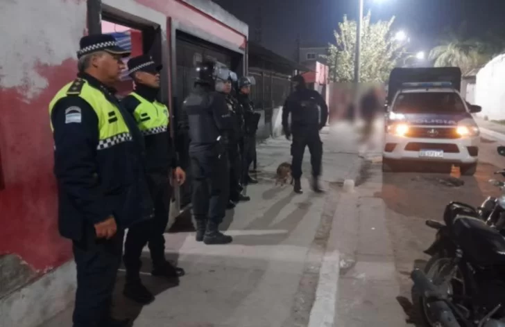 Investigando un violento ataque armado, la Policía allanó seis casas y registró importantes secuestros